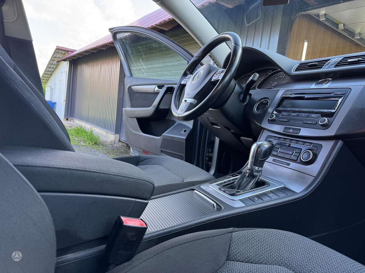 Volkswagen Passat 2012 — photo 16