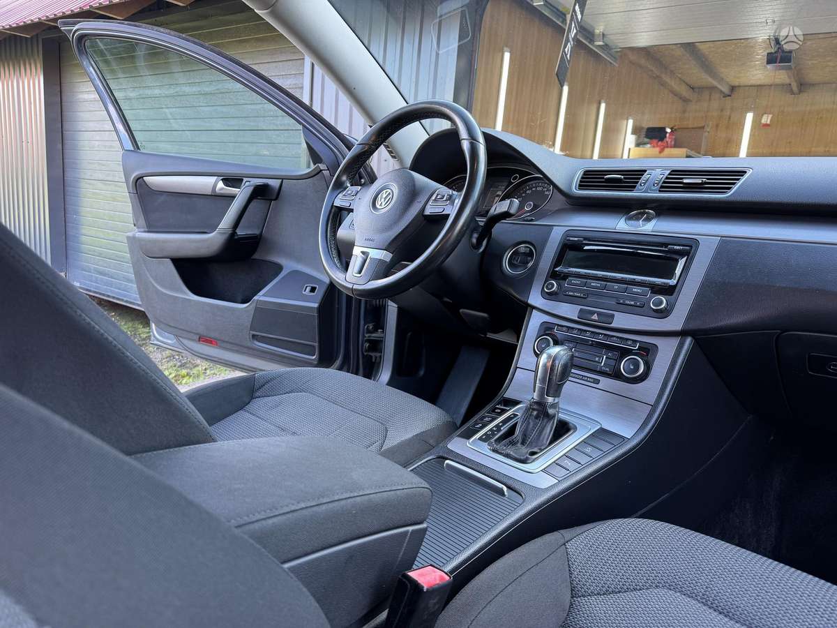 Volkswagen Passat 2012 — photo 17