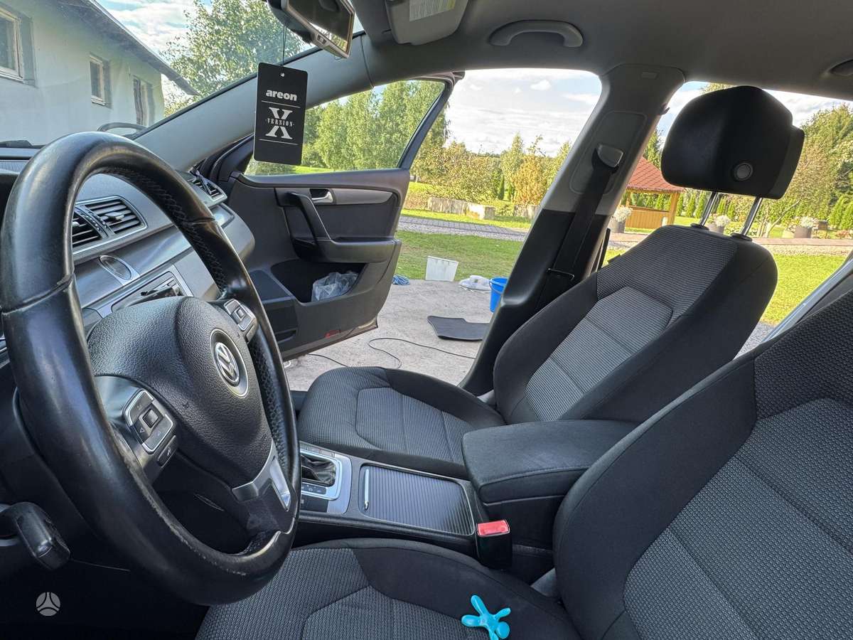 Volkswagen Passat 2012 — photo 18
