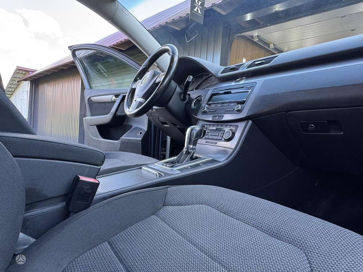 Volkswagen Passat 2012 — photo 20