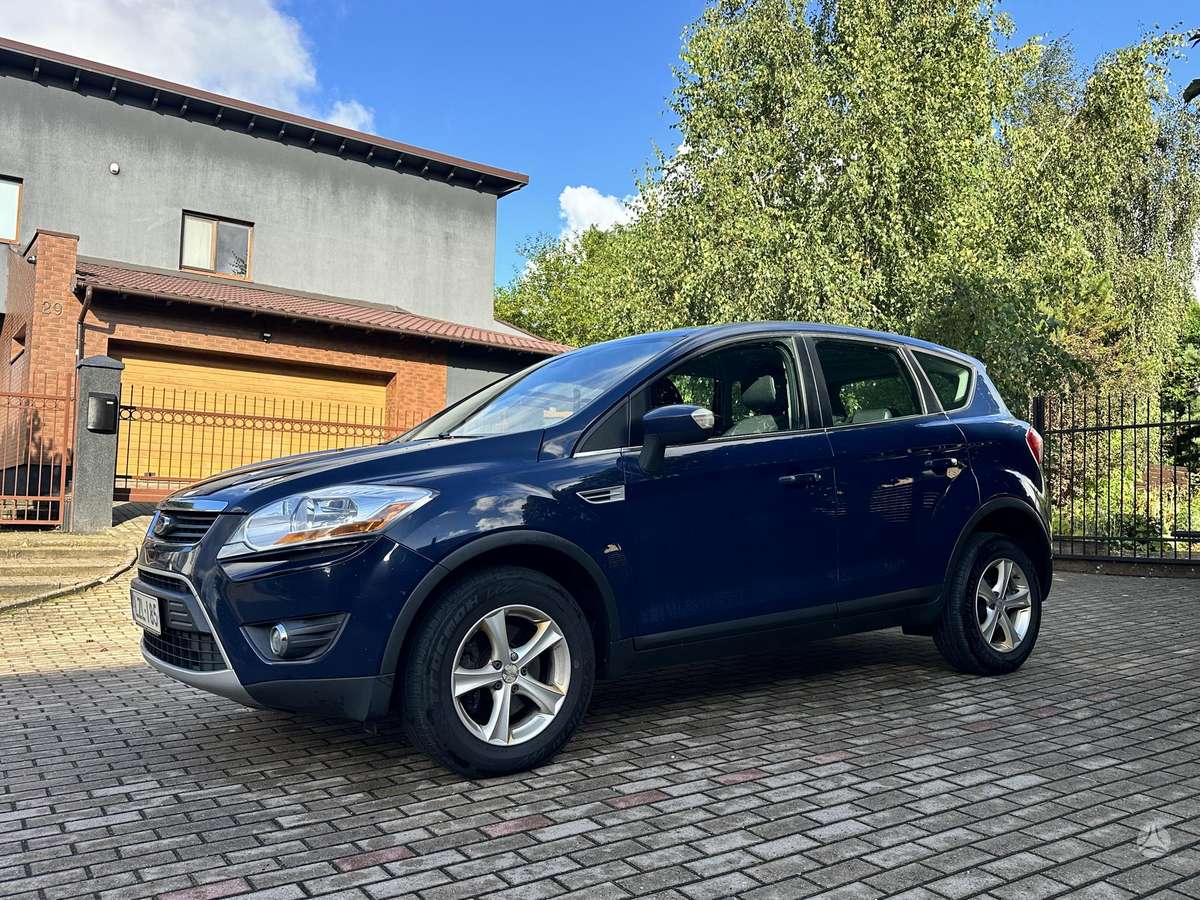 Ford Kuga 2011 — вигляд ззаду
