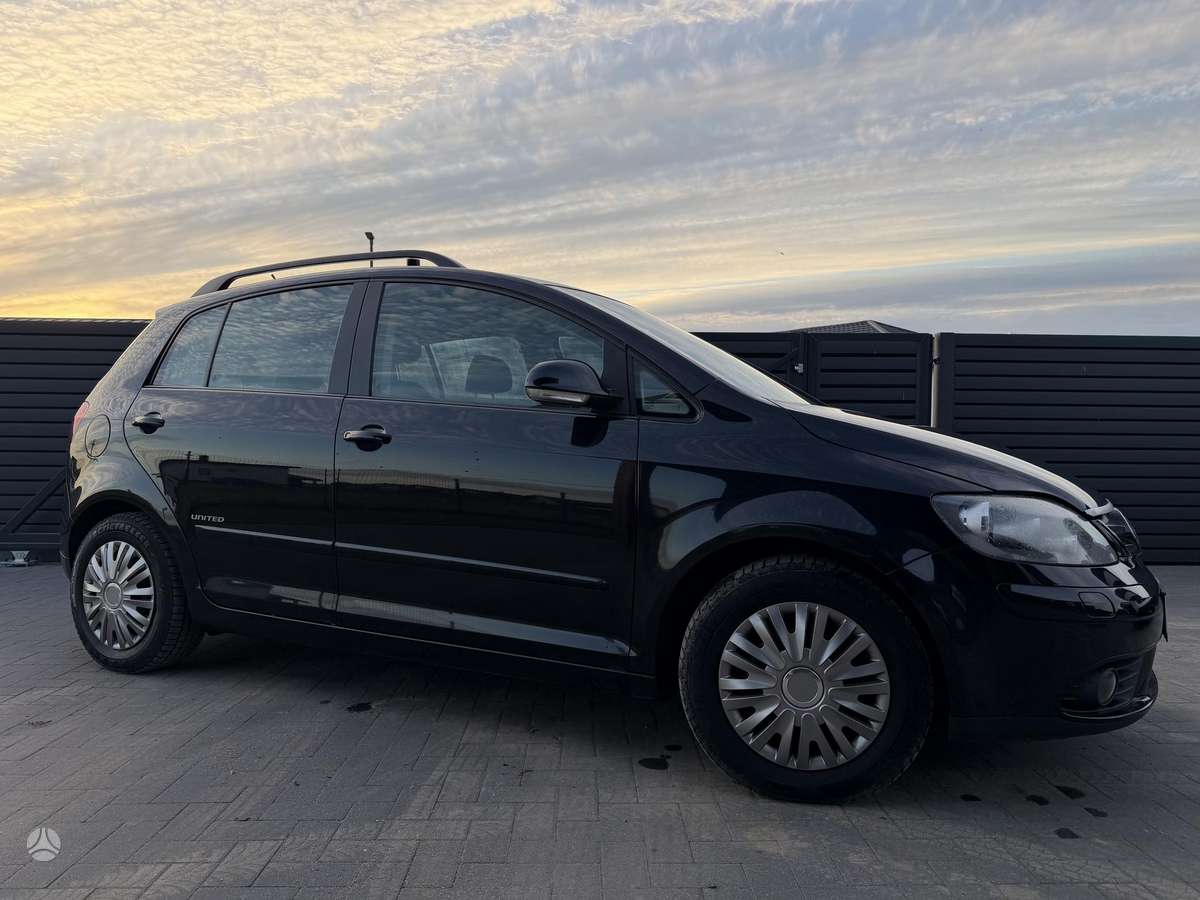 Volkswagen Golf 2008 — салон