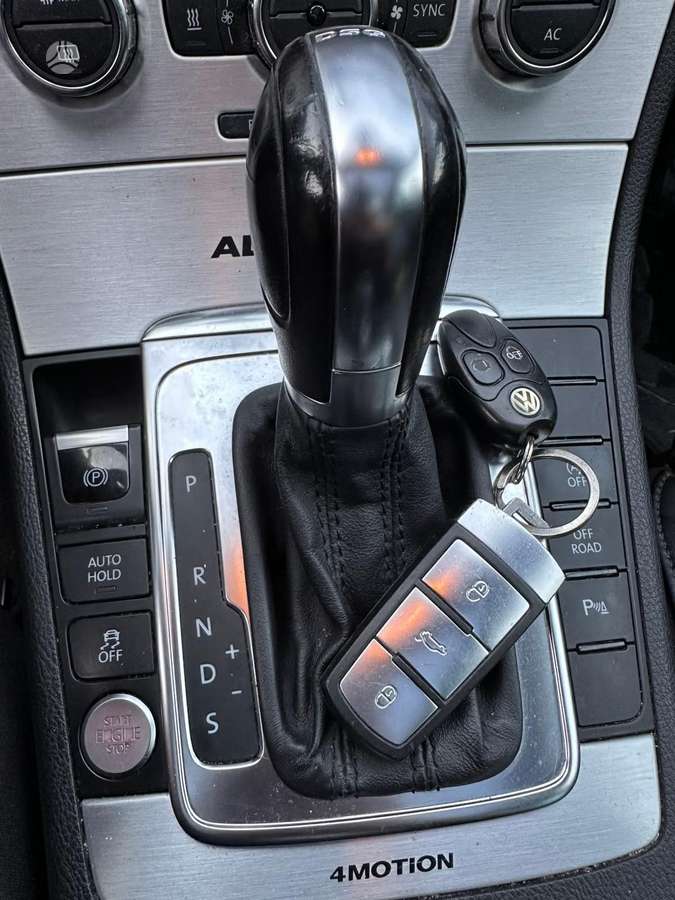 Volkswagen Passat 2012 — photo 11