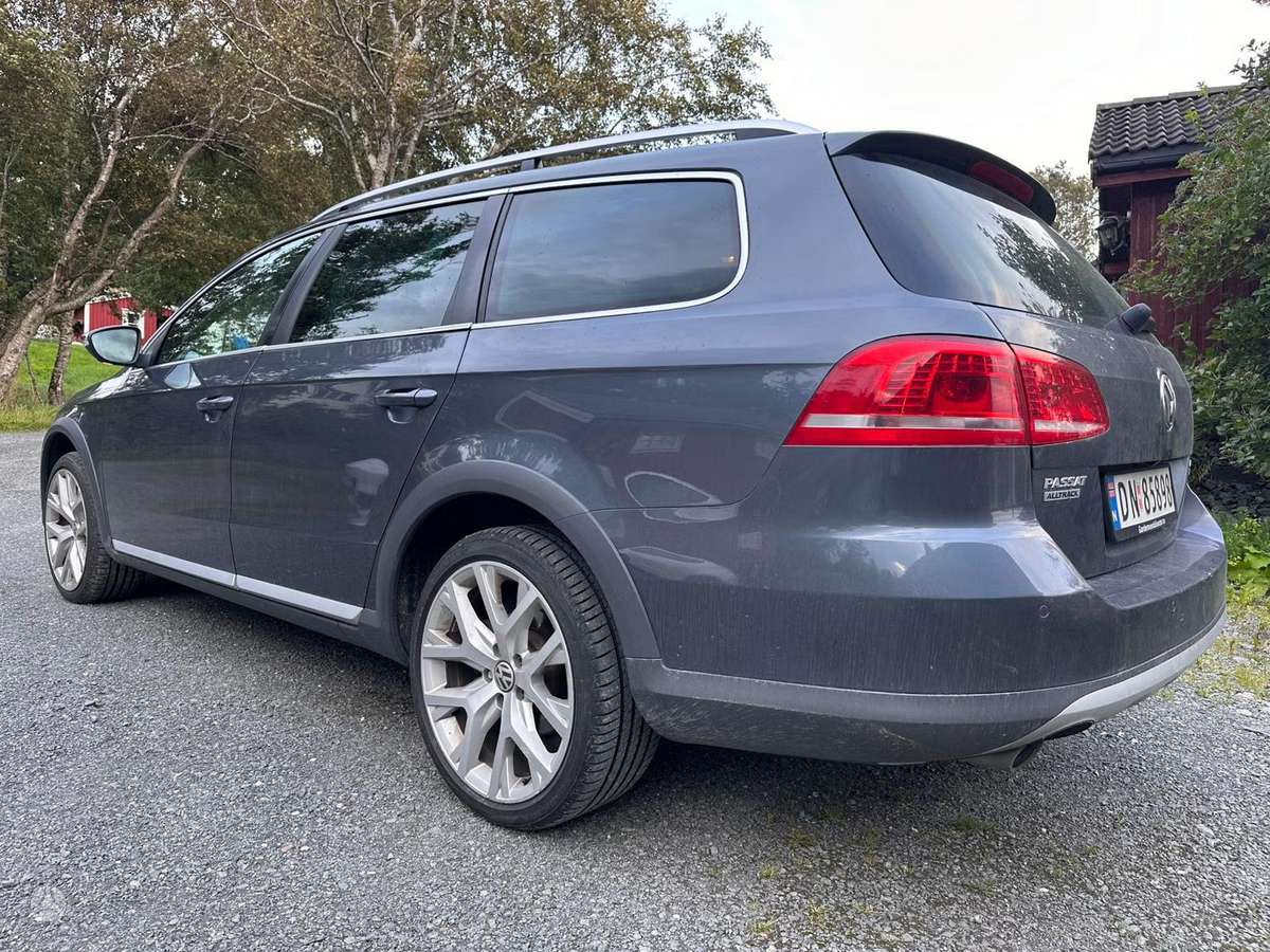 Volkswagen Passat 2012 — photo 8