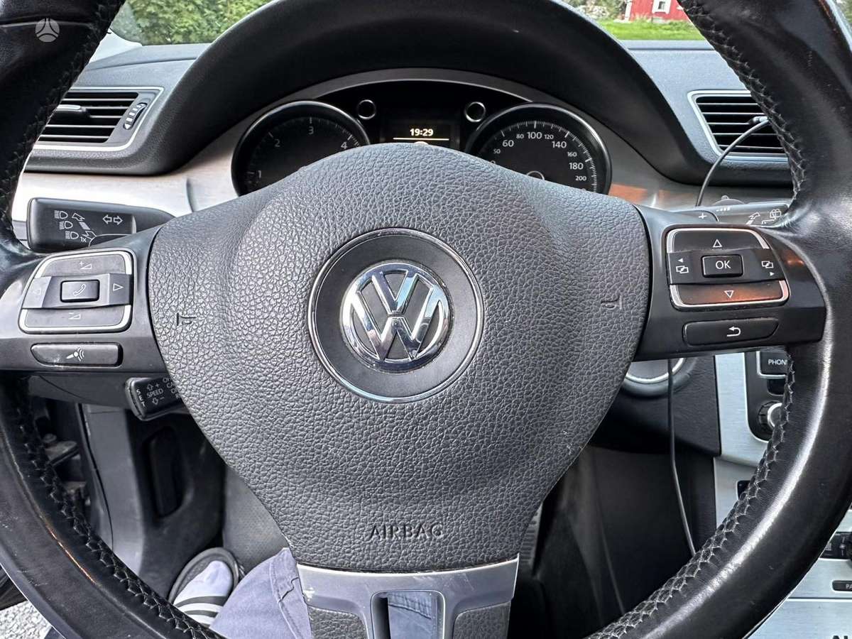 Volkswagen Passat 2012 — photo 9