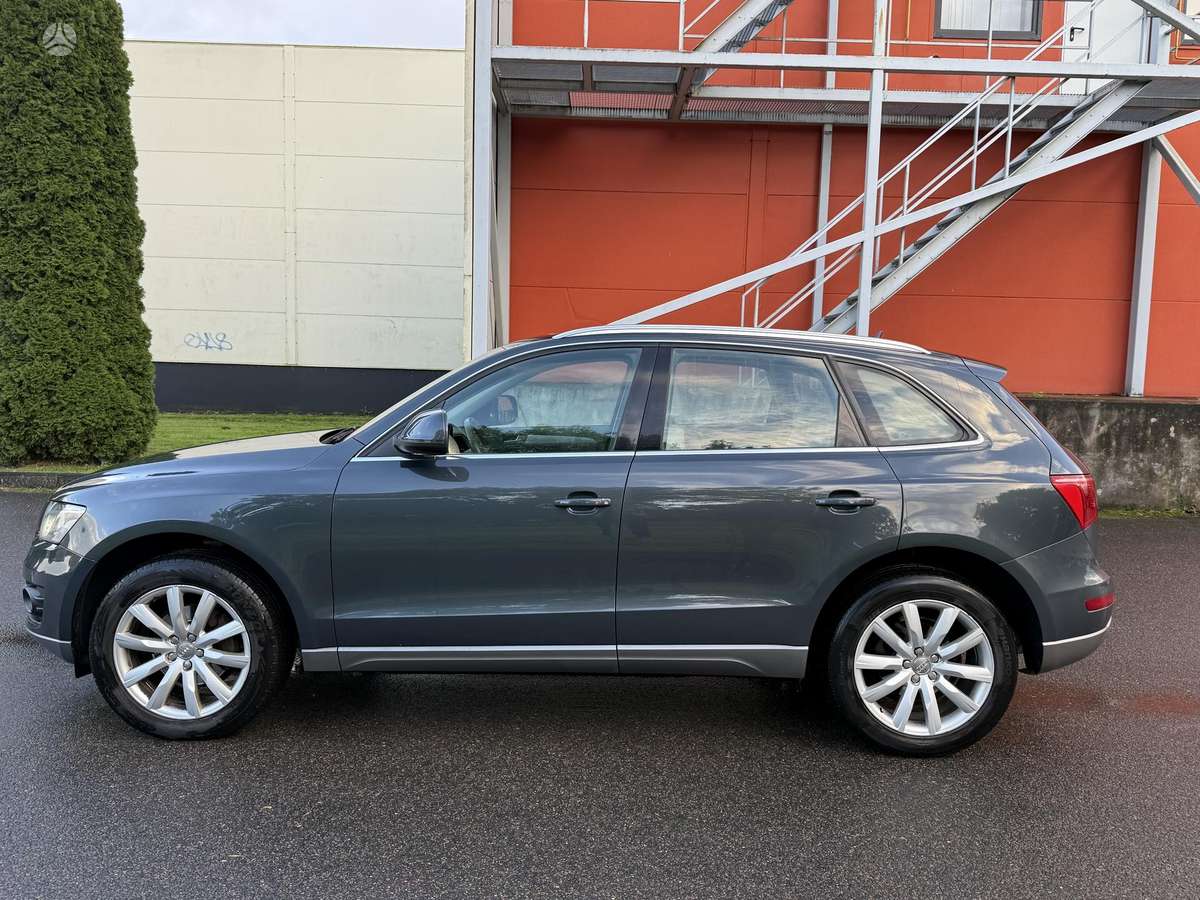 Audi Q5 2010 — двигун 1968 cm³, 211 HP (155kW)