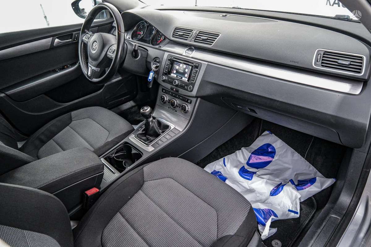Volkswagen Passat 2013 — photo 11