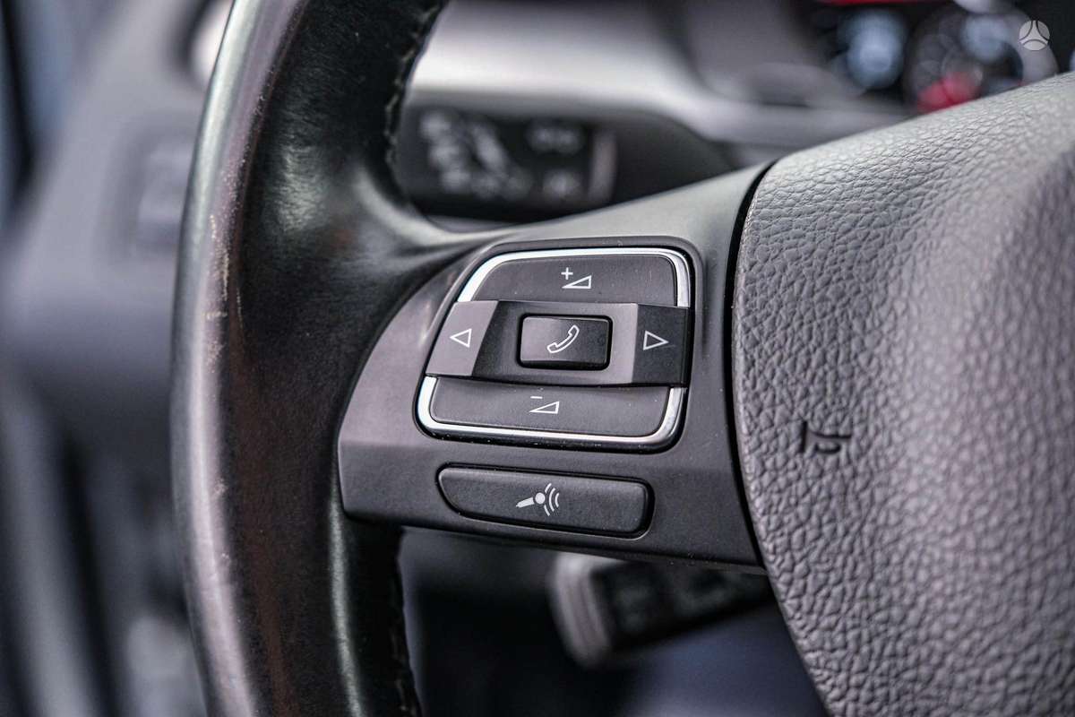 Volkswagen Passat 2013 — photo 17