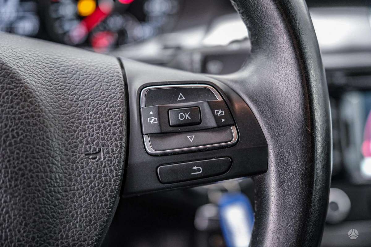 Volkswagen Passat 2013 — photo 18