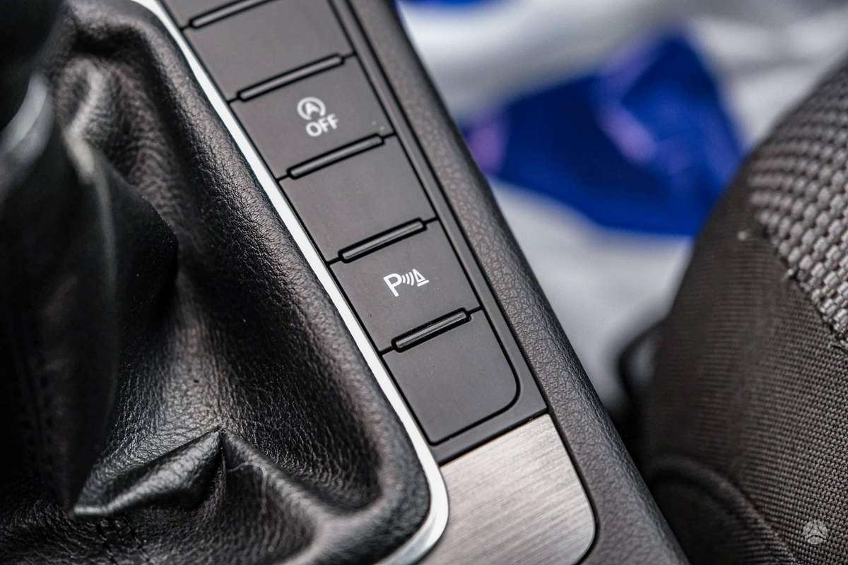 Volkswagen Passat 2013 — photo 23