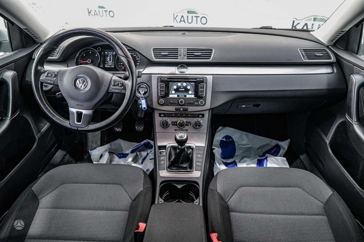 Volkswagen Passat 2013 — photo 8
