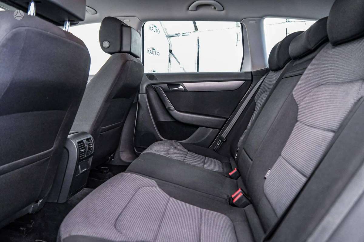 Volkswagen Passat 2013 — photo 9