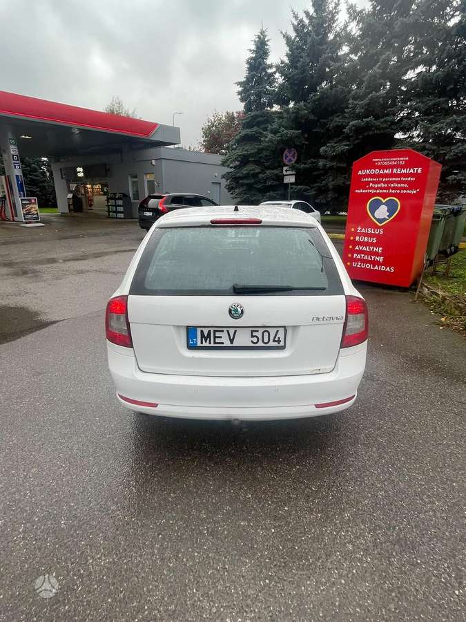 Skoda Octavia 2011 — вигляд ззаду