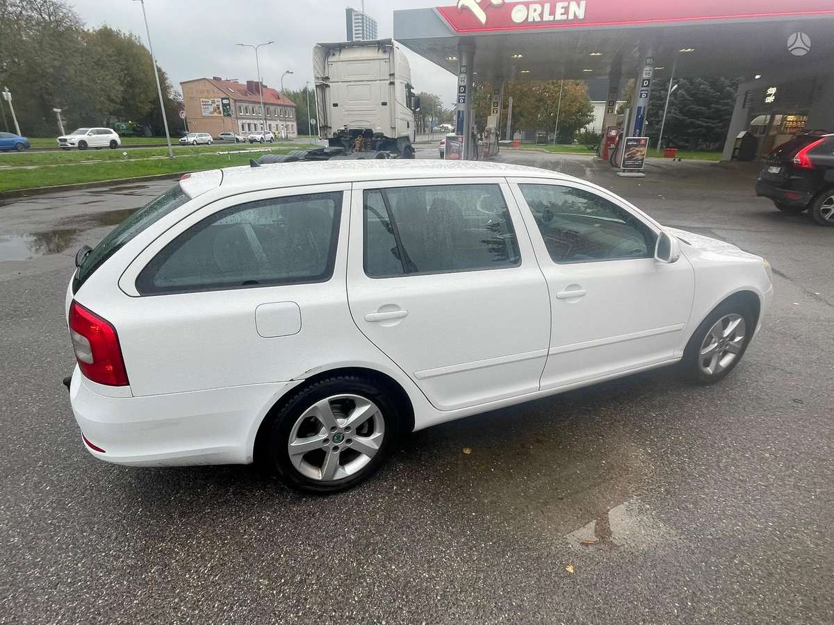 Skoda Octavia 2011 — салон