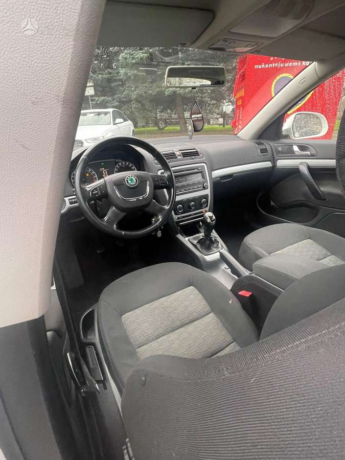 Skoda Octavia 2011 — двигун 1600 cm³, 105 HP (77kW)