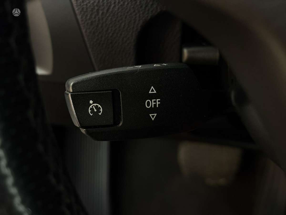 BMW 318 2011 — photo 18