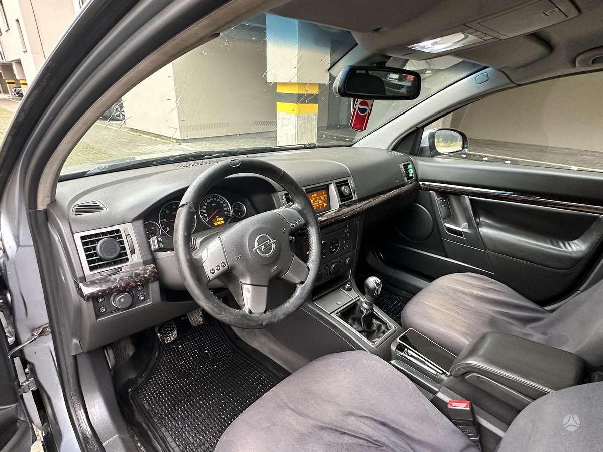 Opel Vectra 2005 — photo 10