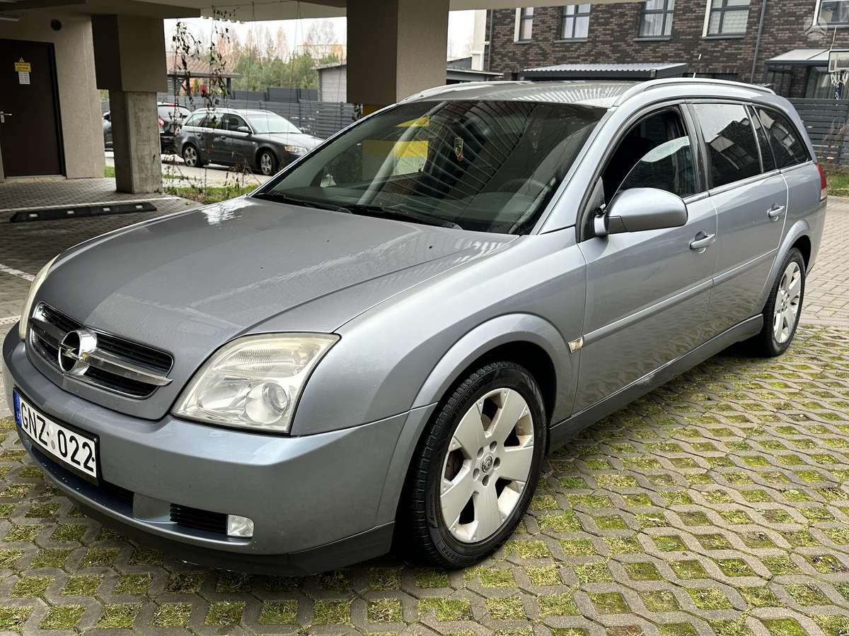 Opel Vectra 2005 — rear view