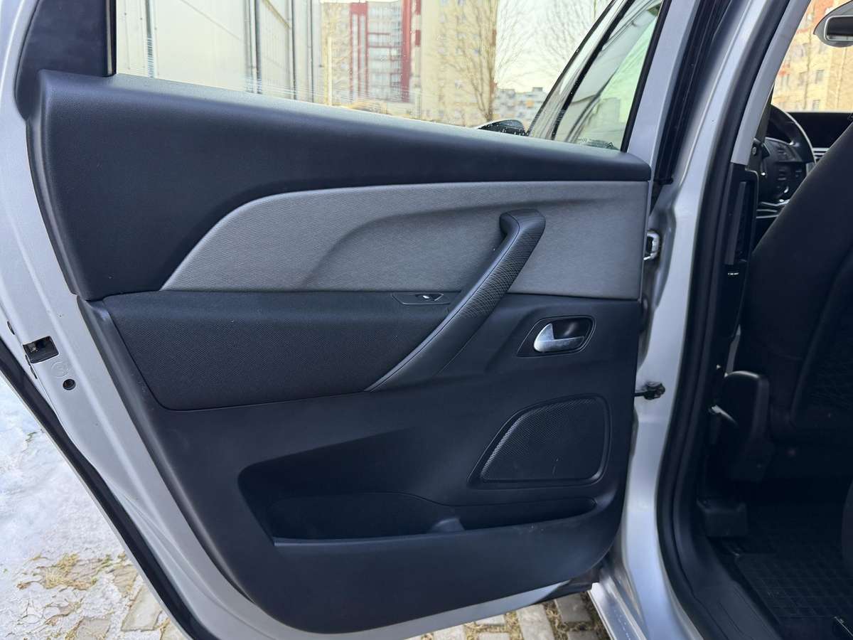 Citroen C4 2015 — photo 16