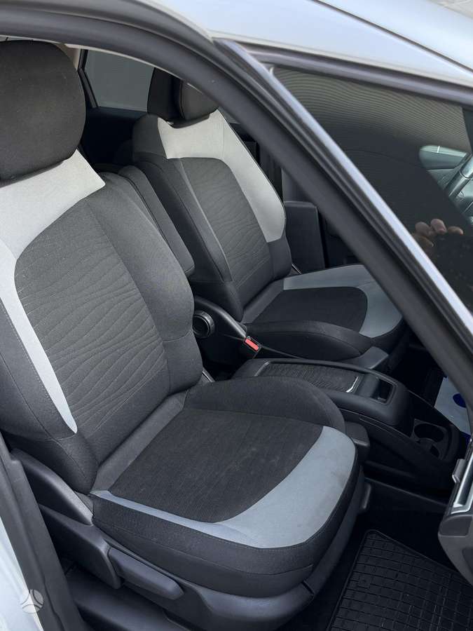 Citroen C4 2015 — photo 18