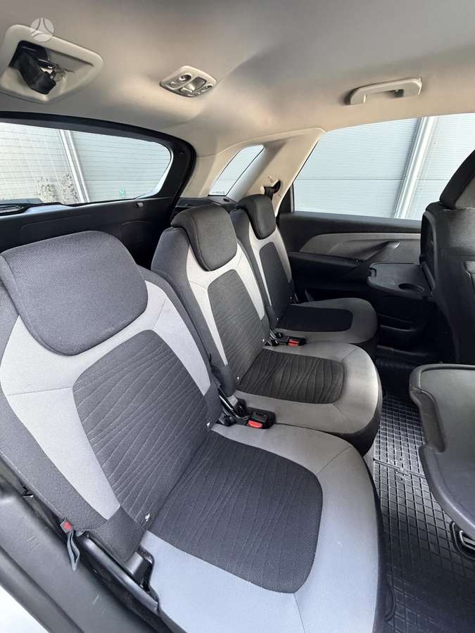 Citroen C4 2015 — photo 20