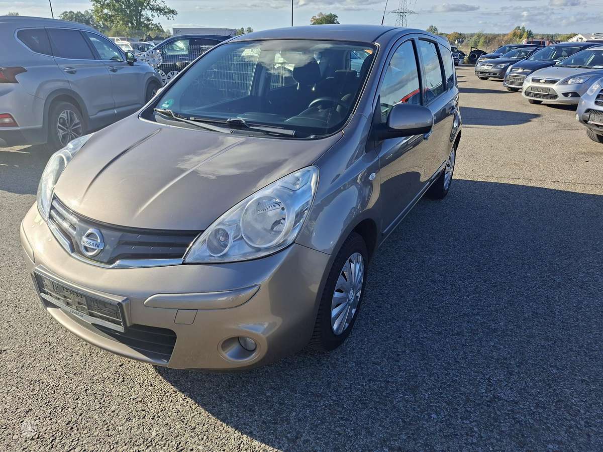 Nissan Note 2012 — rear view