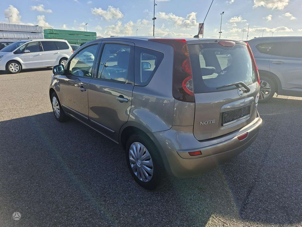 Nissan Note 2012 — interior