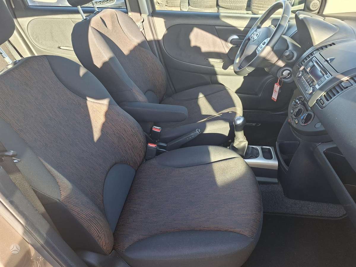Nissan Note 2012 — photo 5