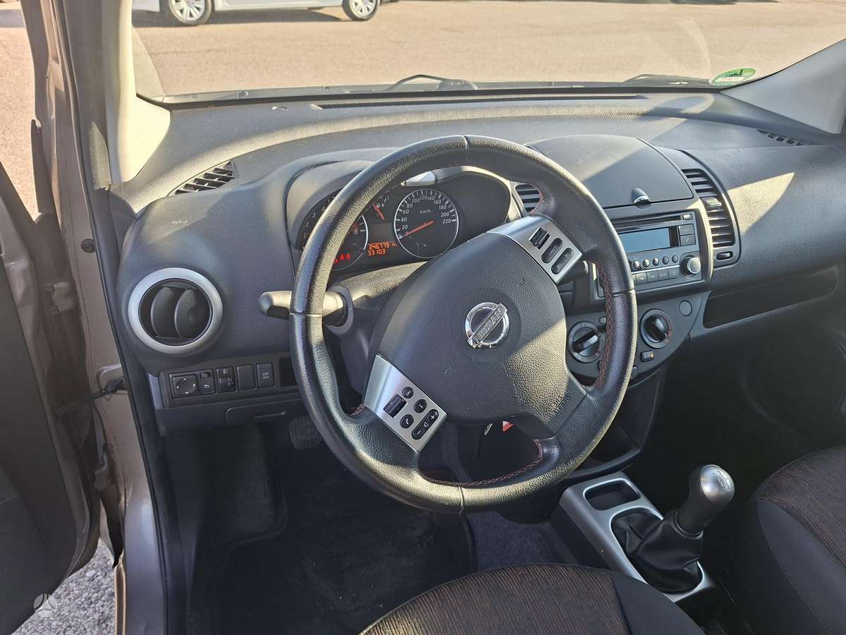 Nissan Note 2012 — photo 9