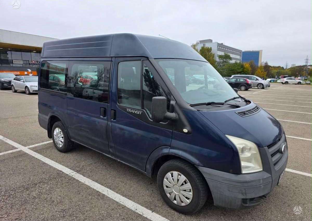Ford Transit 2010 — вигляд ззаду