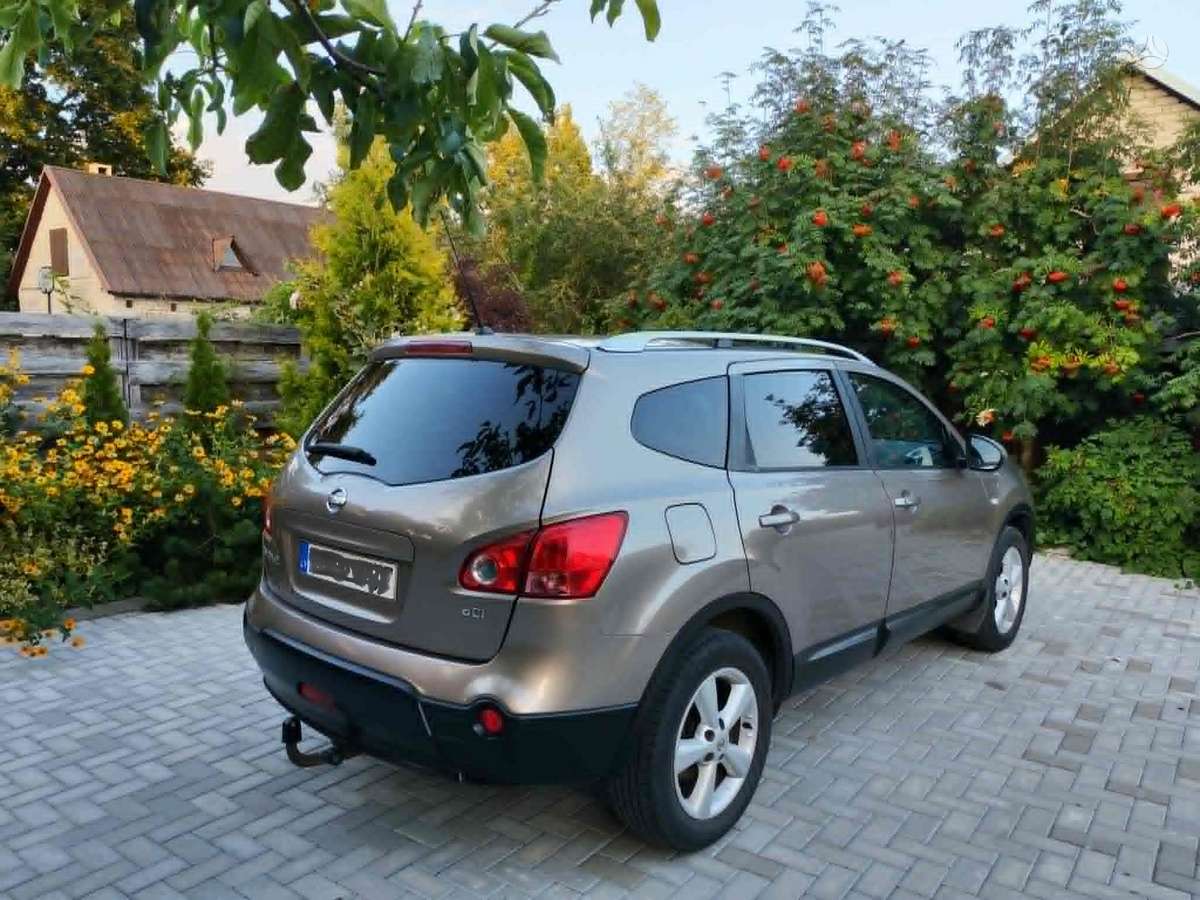 Nissan Qashqai+2 2010 — photo 12