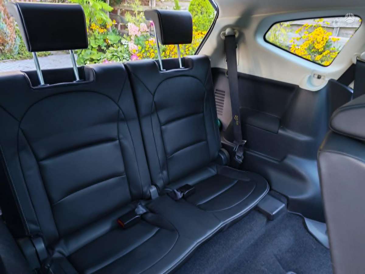 Nissan Qashqai+2 2010 — photo 16