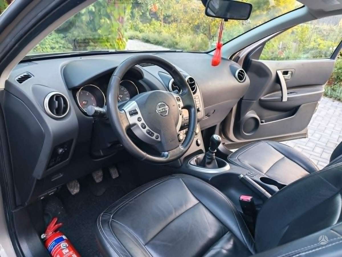 Nissan Qashqai+2 2010 — photo 17