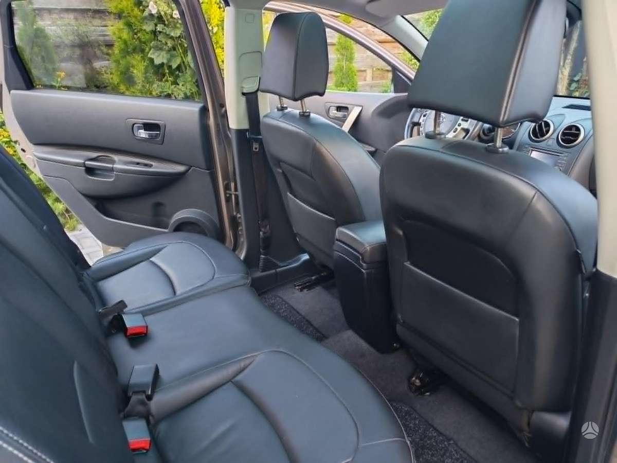 Nissan Qashqai+2 2010 — photo 18