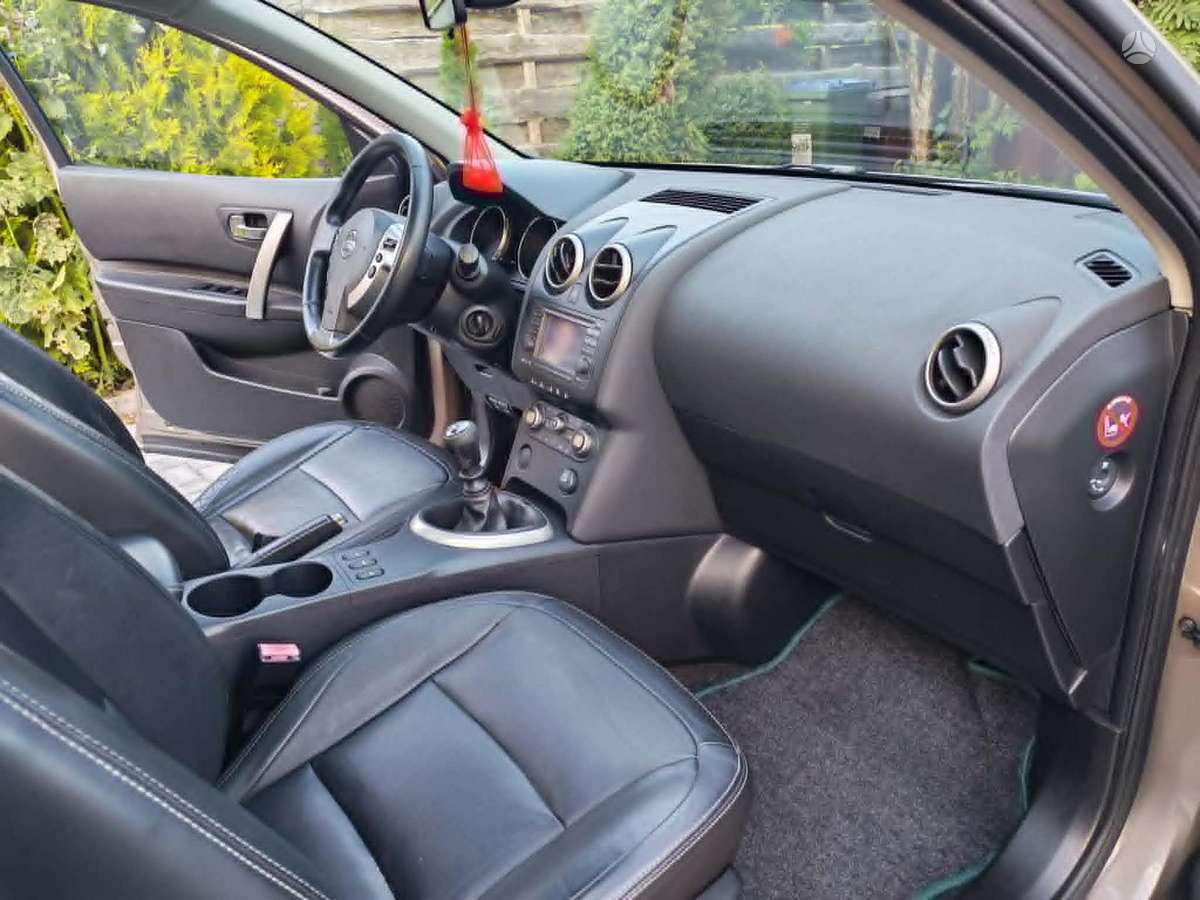 Nissan Qashqai+2 2010 — photo 19