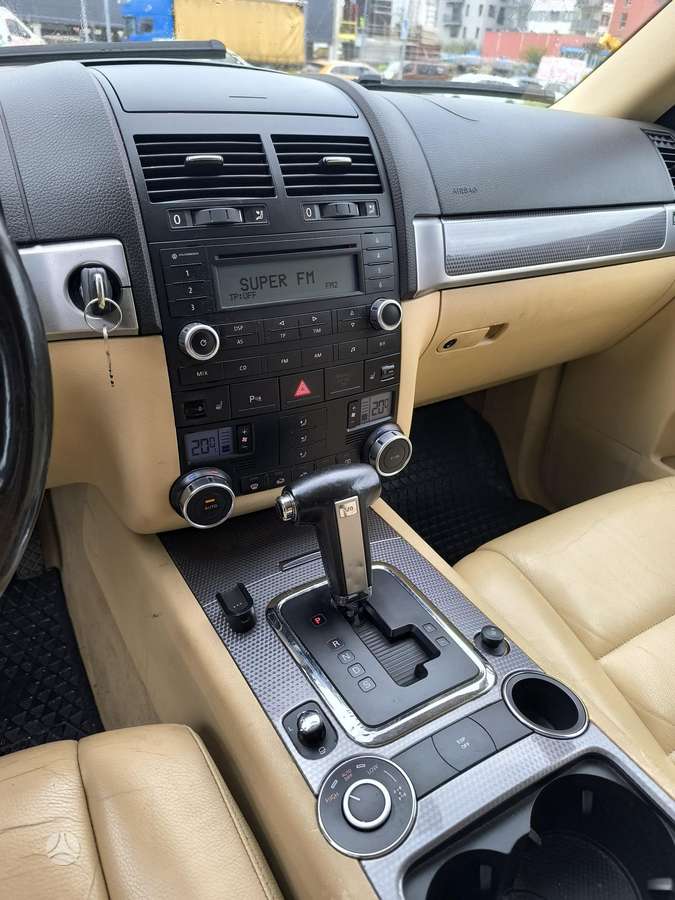 Volkswagen Touareg 2006 — photo 13
