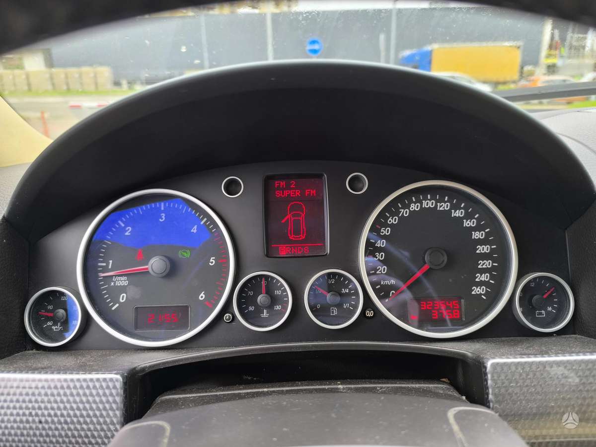 Volkswagen Touareg 2006 — photo 14