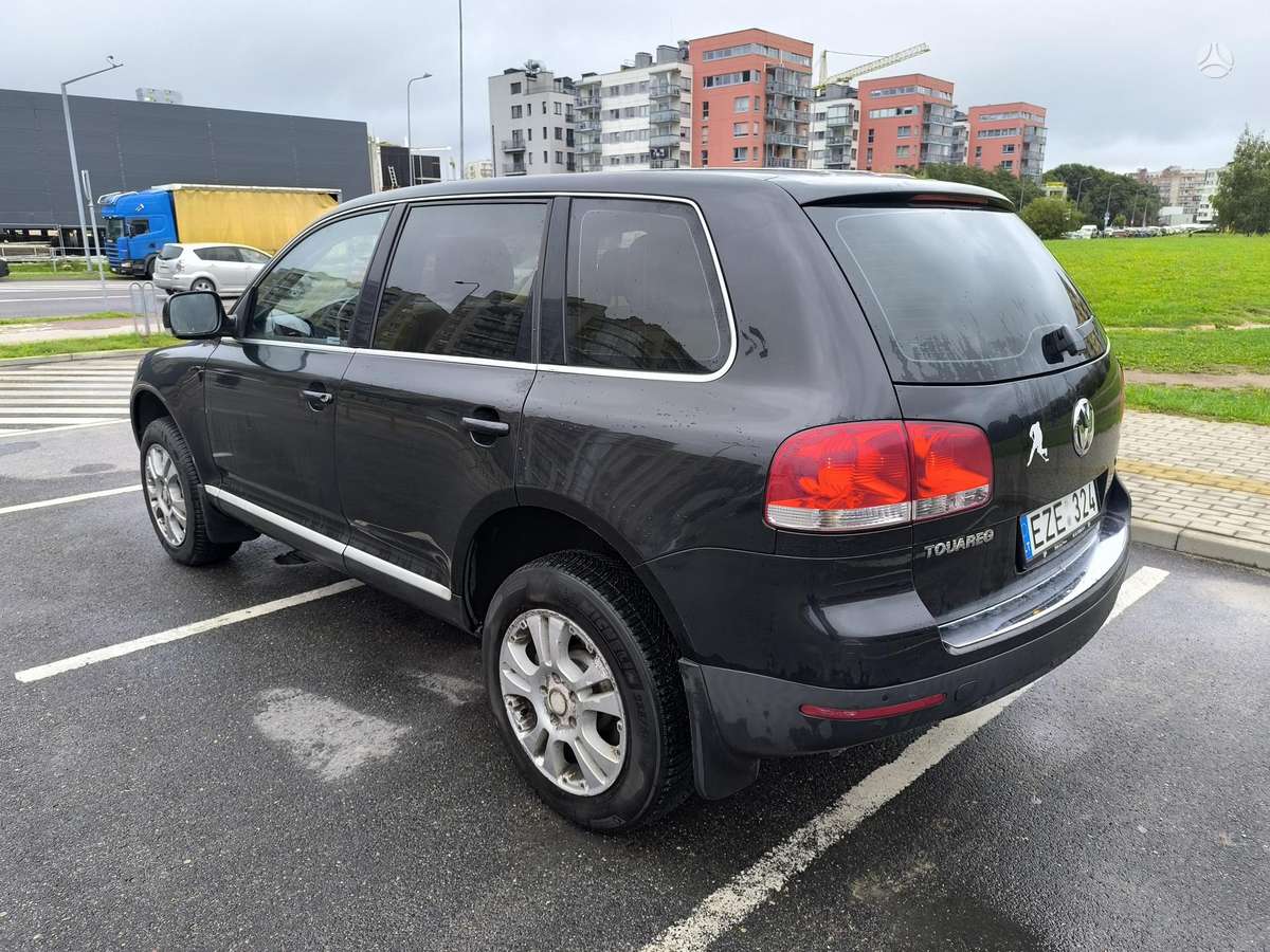 Volkswagen Touareg 2006 — rear view