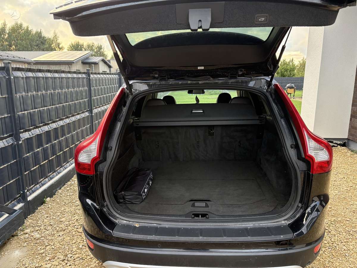 Volvo XC60 2011 — photo 10