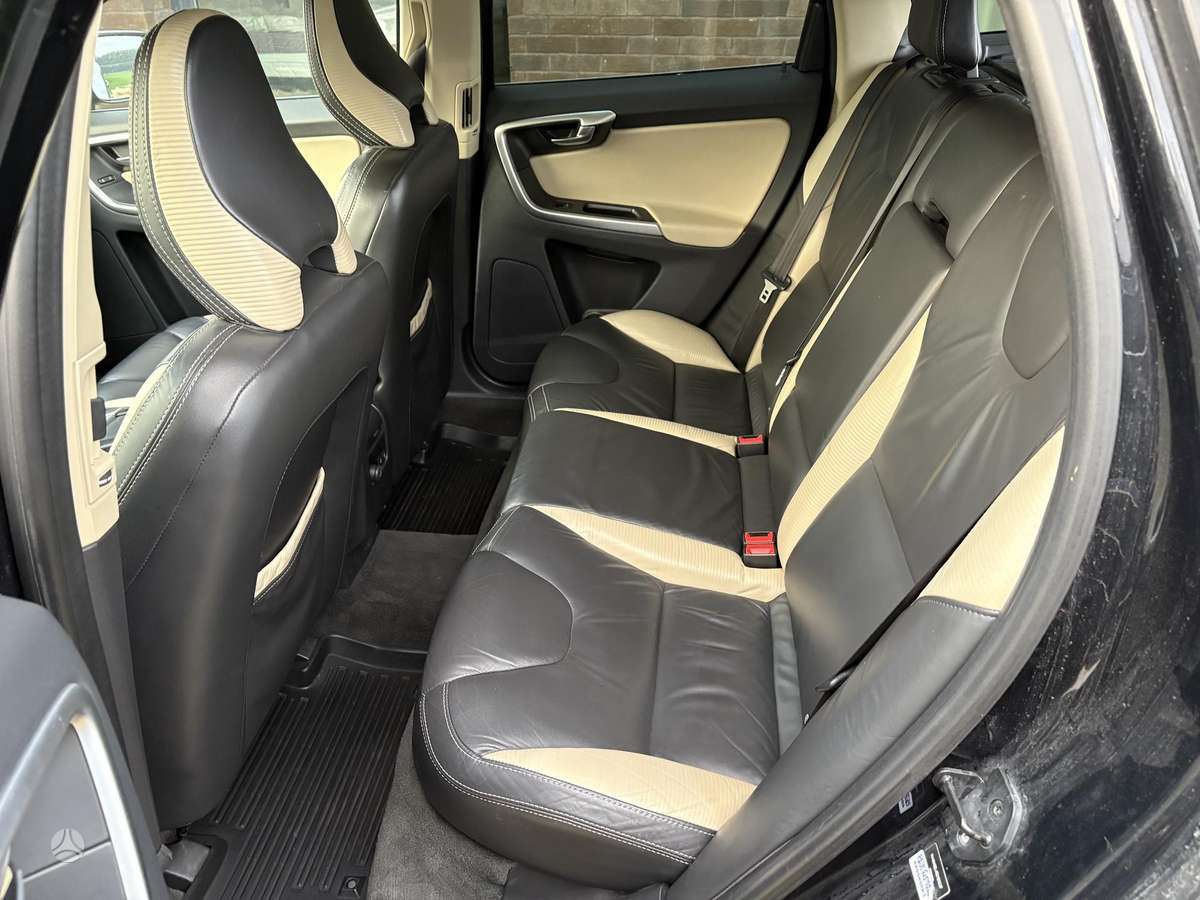 Volvo XC60 2011 — photo 11