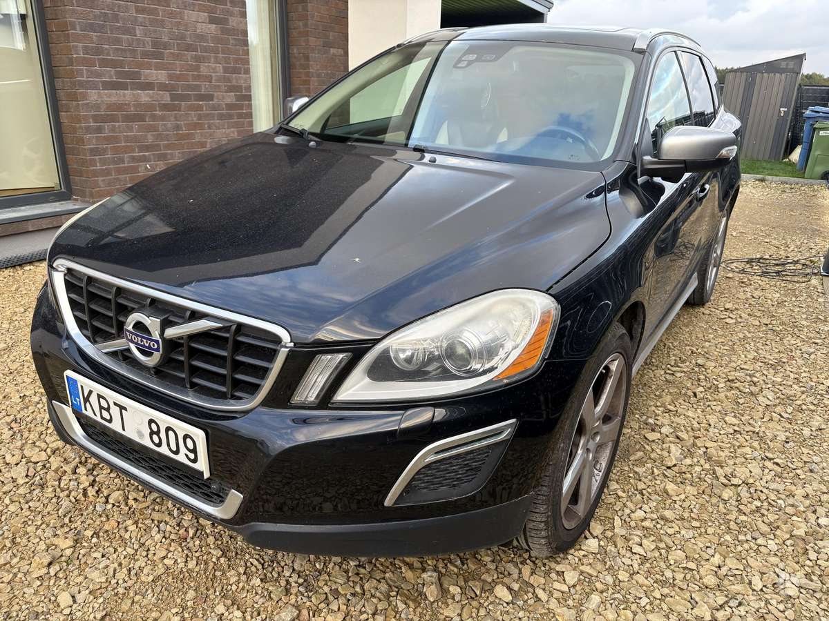 Volvo XC60 2011 — rear view
