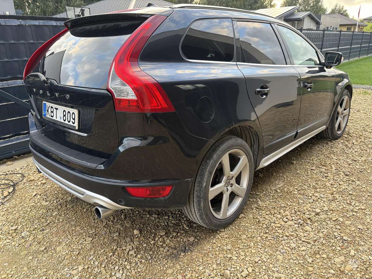 Volvo XC60 2011 — interior