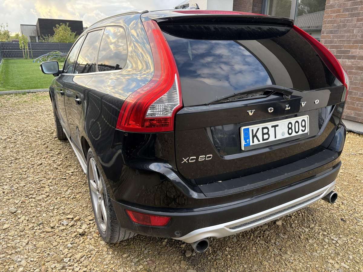 Volvo XC60 2011 — engine 3192 cm³, 243 HP (179kW)