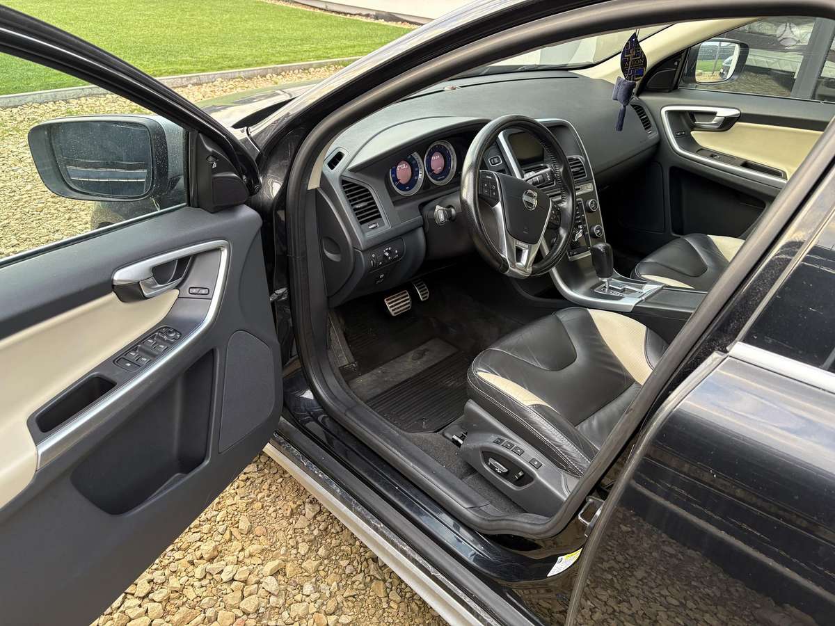 Volvo XC60 2011 — photo 7