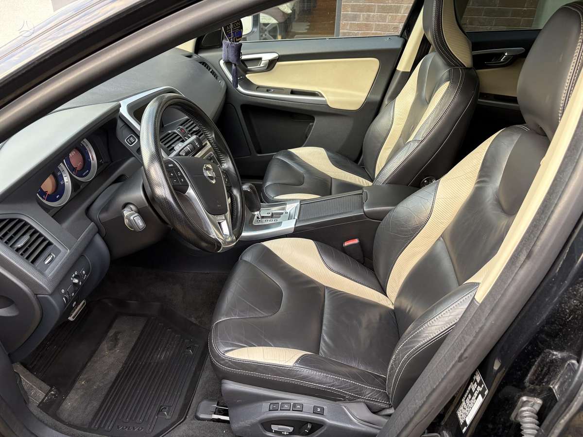 Volvo XC60 2011 — photo 8