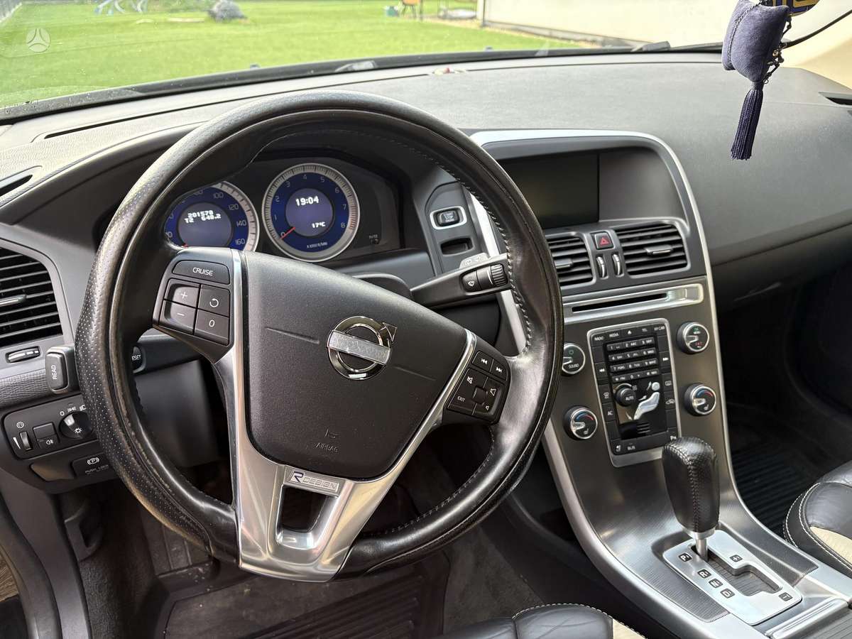 Volvo XC60 2011 — photo 9