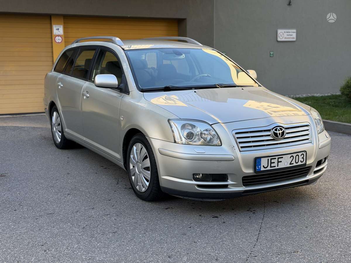 Toyota Avensis 2006 — салон