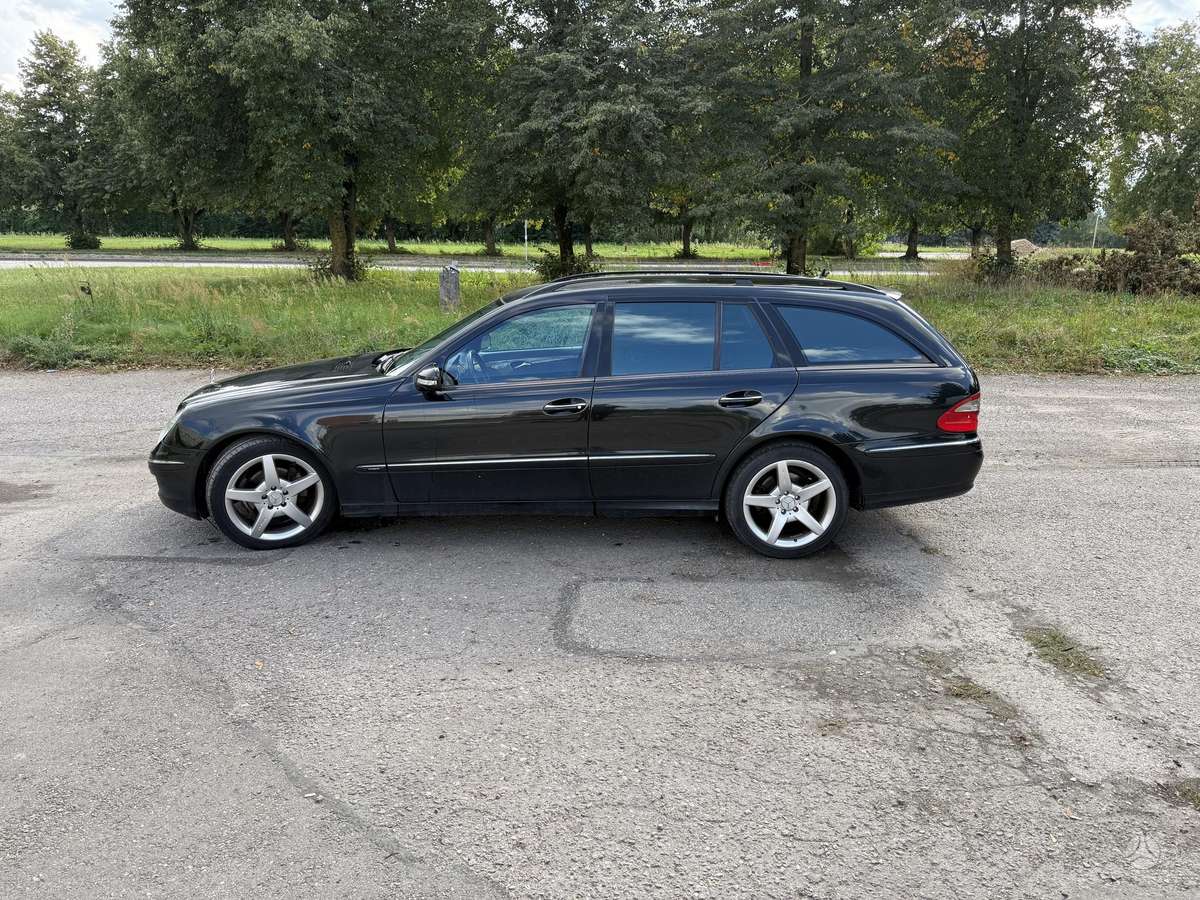 Mercedes-Benz E280 2007 — rear view