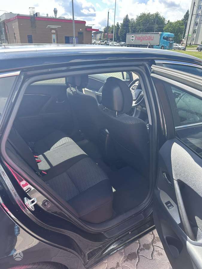 Toyota Avensis 2011 — photo 5
