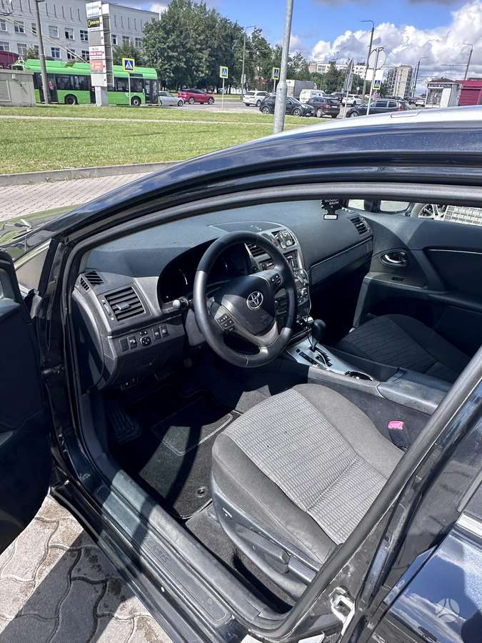 Toyota Avensis 2011 — photo 6